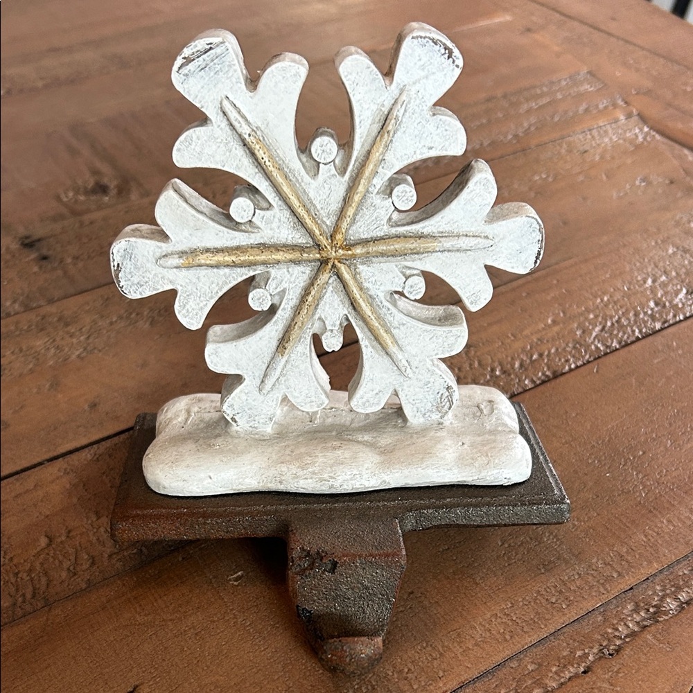 White and Gold Snowflake Decor - Picture 1 of 5